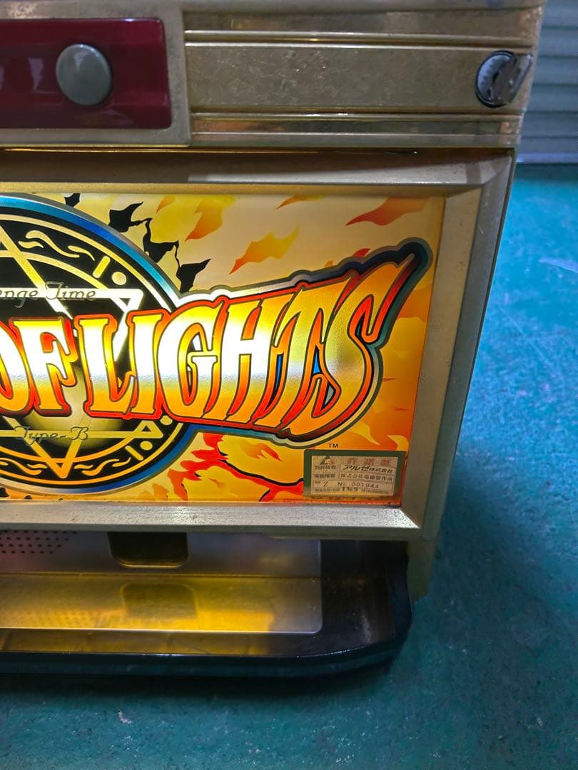 【京都市引き取り限定】パチスロ　ワードオブライツ メダル無し