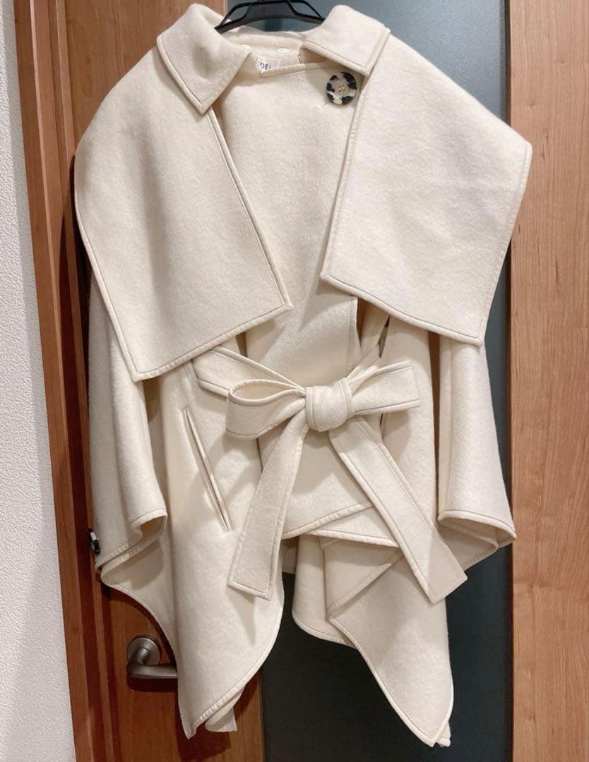 早割り！SNIDEL✩.*˚極美品✩.*˚新木優子 ポンチョ コート ホワイト