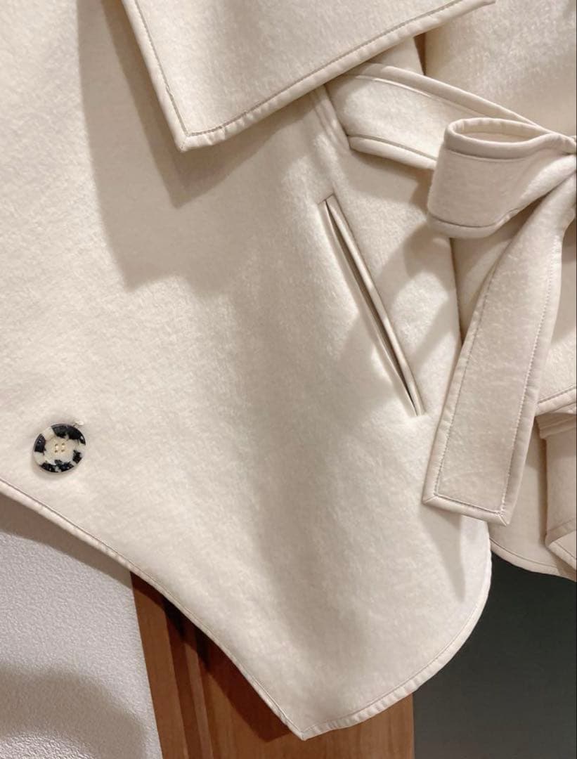 早割り！SNIDEL✩.*˚極美品✩.*˚新木優子 ポンチョ コート ホワイト