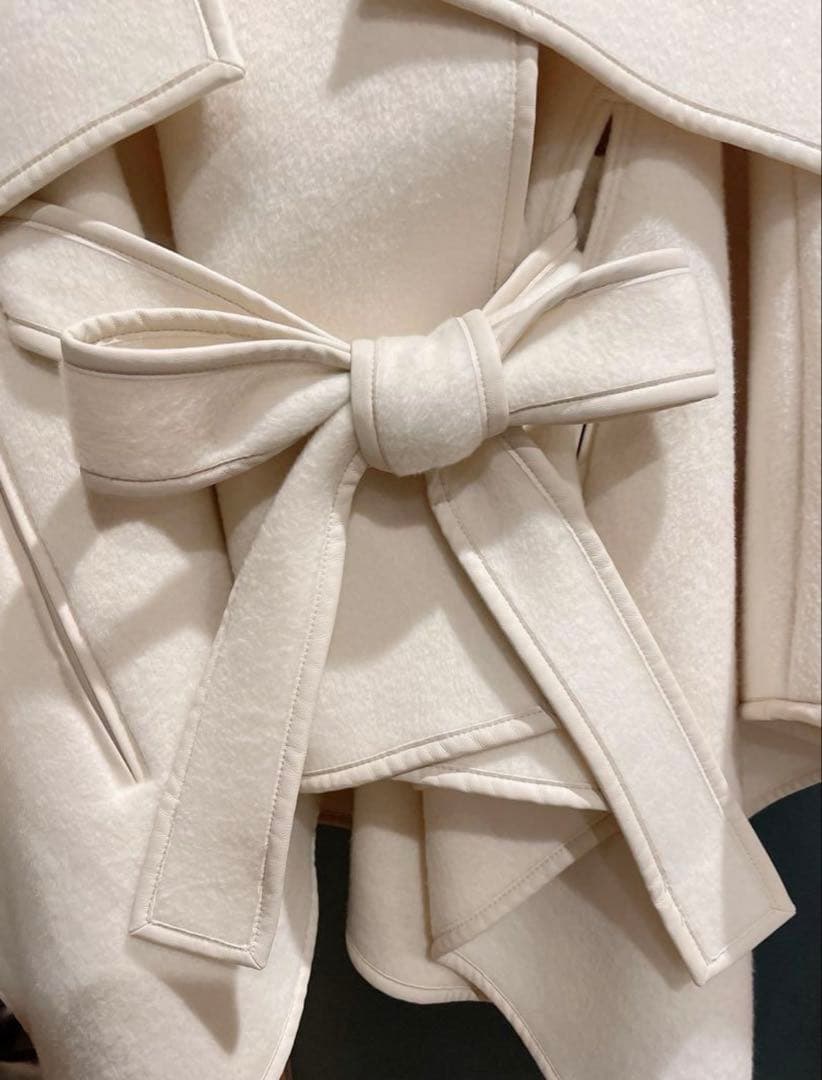 早割り！SNIDEL✩.*˚極美品✩.*˚新木優子 ポンチョ コート ホワイト