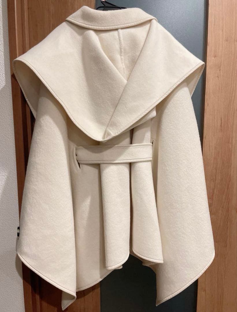 早割り！SNIDEL✩.*˚極美品✩.*˚新木優子 ポンチョ コート ホワイト
