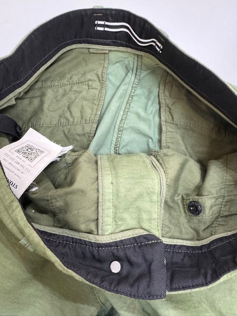 ストーンアイランド　カーゴパンツ　ワッペンロゴ　カーキ