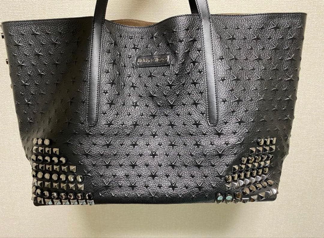 ジミーチュウ　スタッズ付きブラックレザートートバッグ