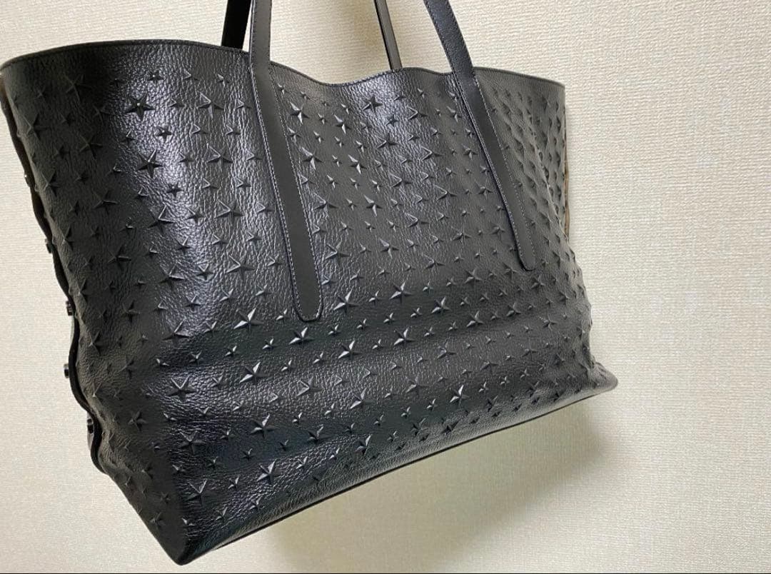 ジミーチュウ　スタッズ付きブラックレザートートバッグ