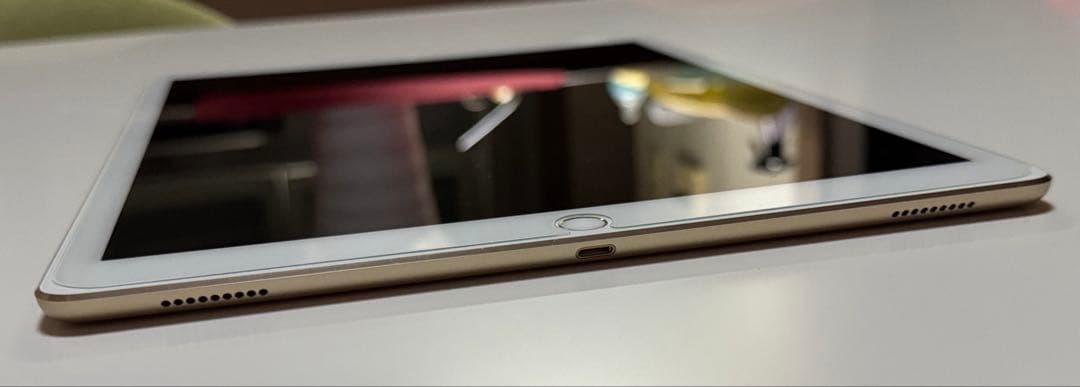 • iPad Pro 12.9 第1世代 128GB 美品 ガラスフィルム付 •