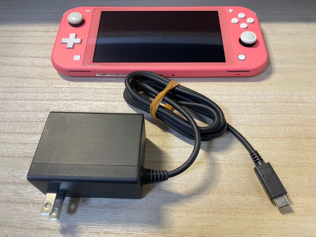 Nintendo Switch Lite ピンク 本体 充電器とケース付き！！！