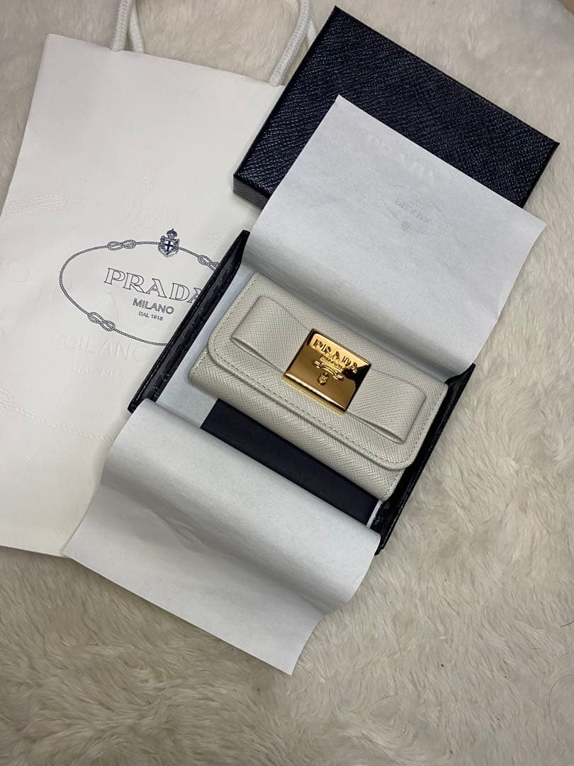 ⭐︎PRADA ホワイト　キーケース⭐︎