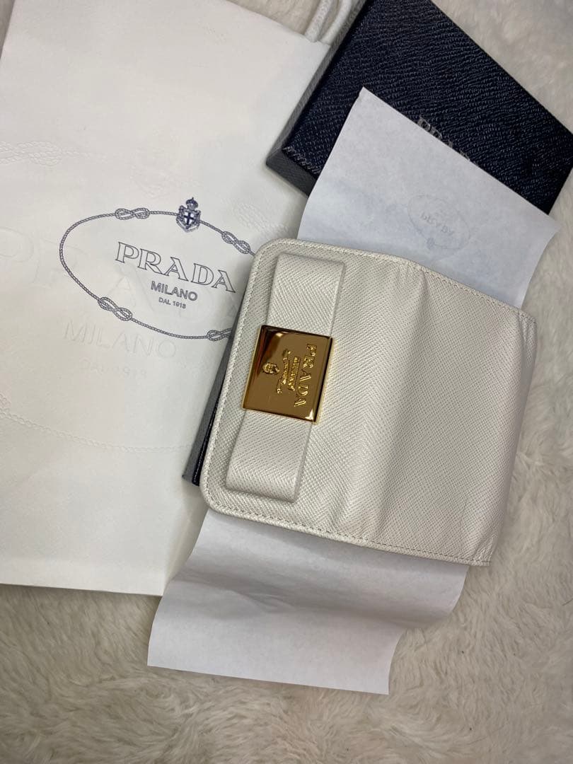 ⭐︎PRADA ホワイト　キーケース⭐︎