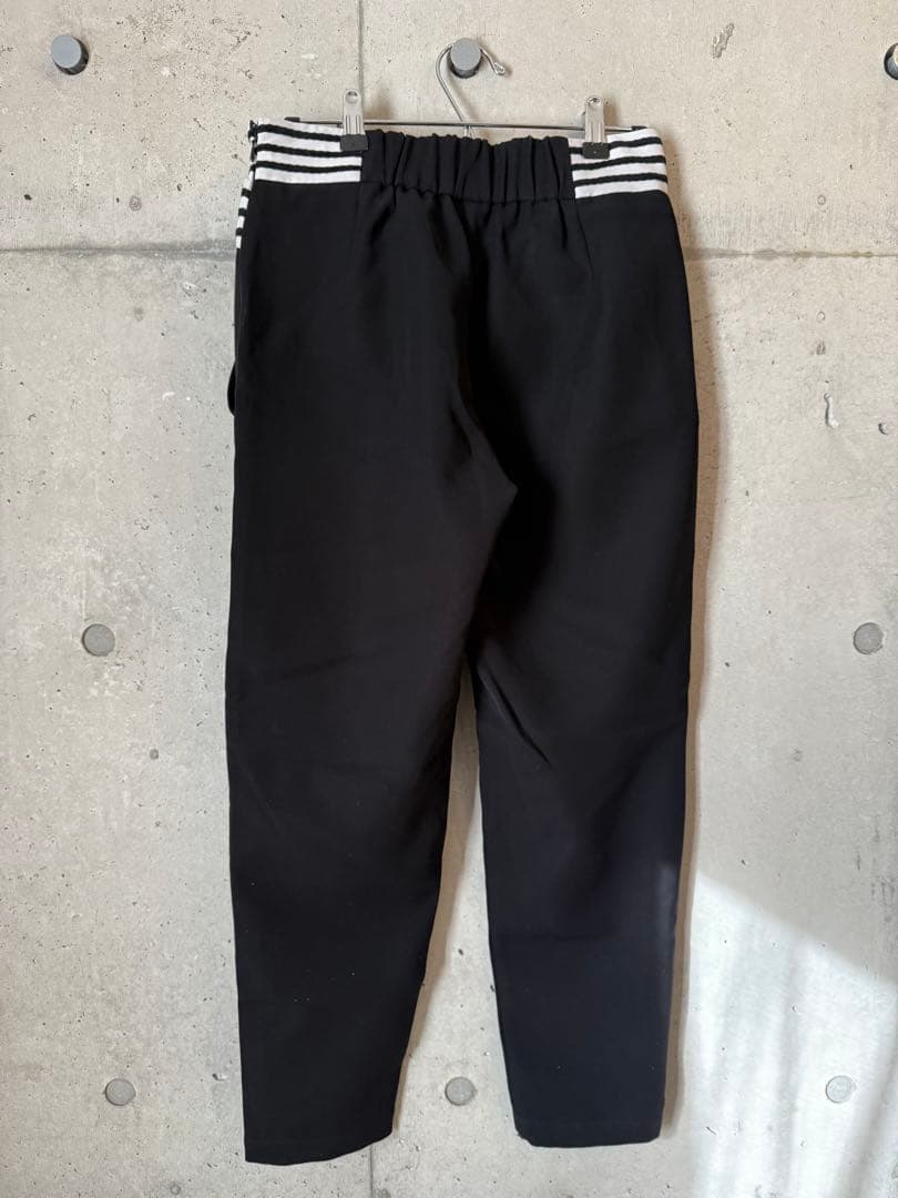 BORDERS at BALCONY スリムフィットパンツ 36サイズ 白×黒