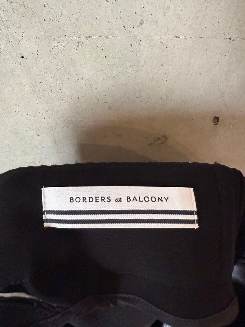 BORDERS at BALCONY スリムフィットパンツ 36サイズ 白×黒