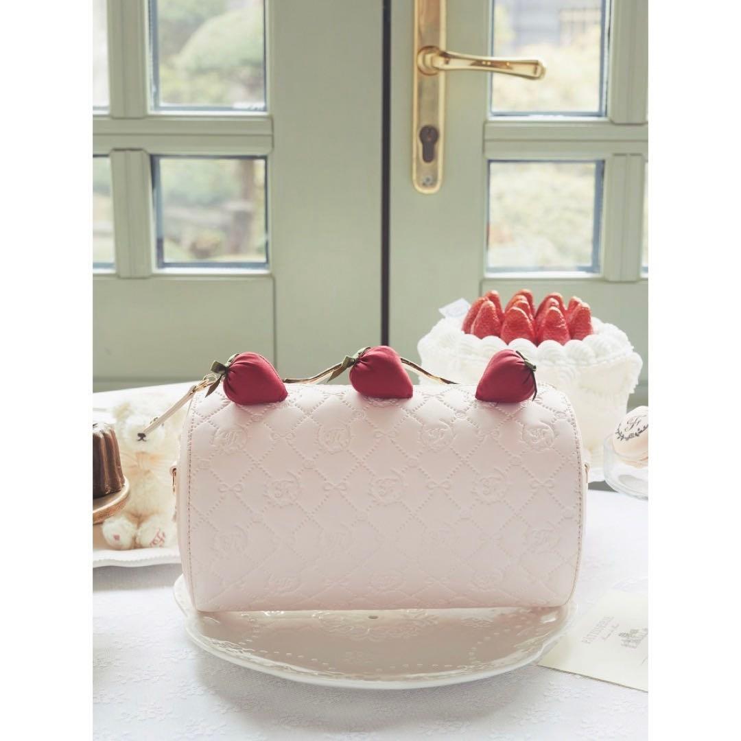 メゾンドフルール　モノグラムロールケーキショルダーバッグ　ピンク