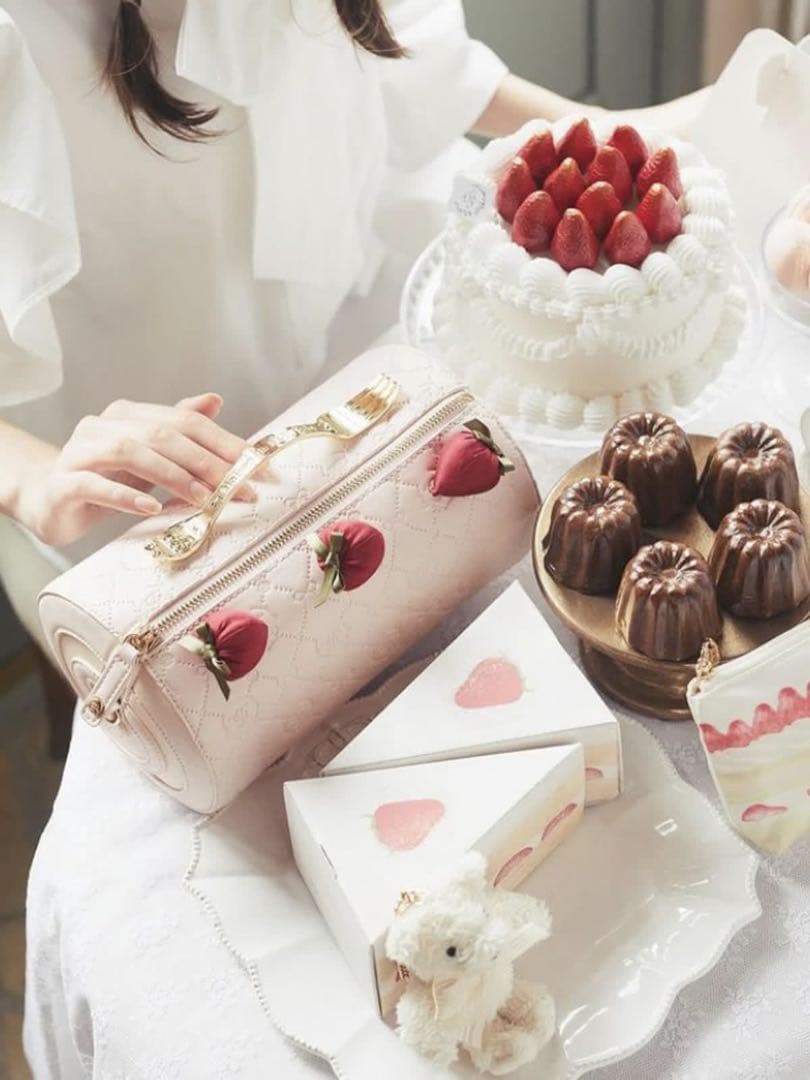 メゾンドフルール　モノグラムロールケーキショルダーバッグ　ピンク