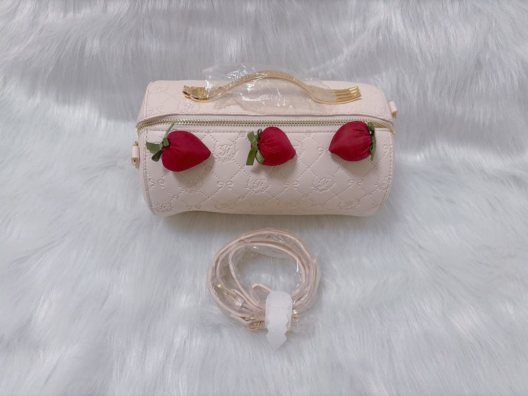 メゾンドフルール　モノグラムロールケーキショルダーバッグ　ピンク