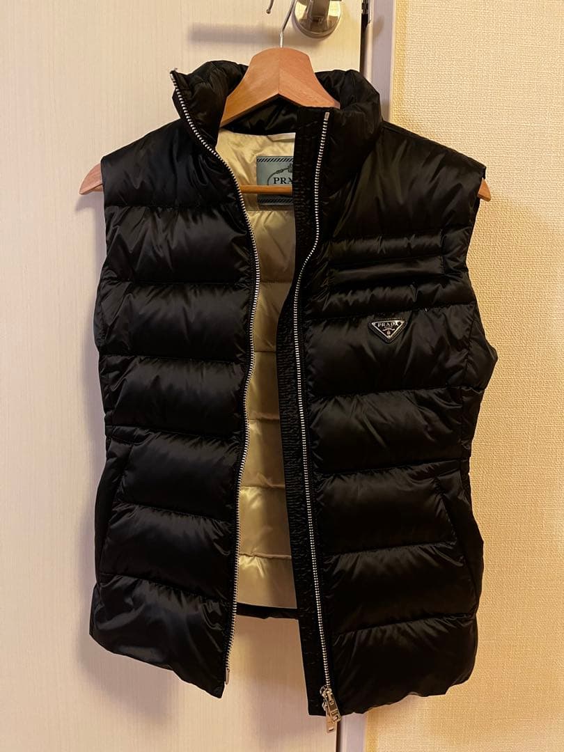 PRADA ブラック ダウンベスト プラダ