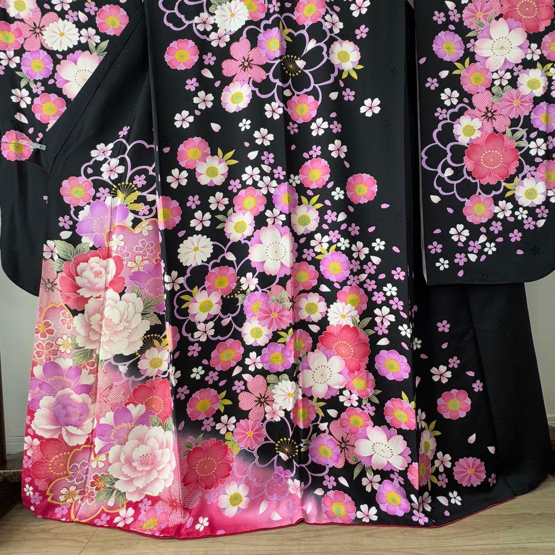 超美品　正絹　現代振袖　成人式　着物　正絹　172 黒　ピンク　刺繍　美しい花柄