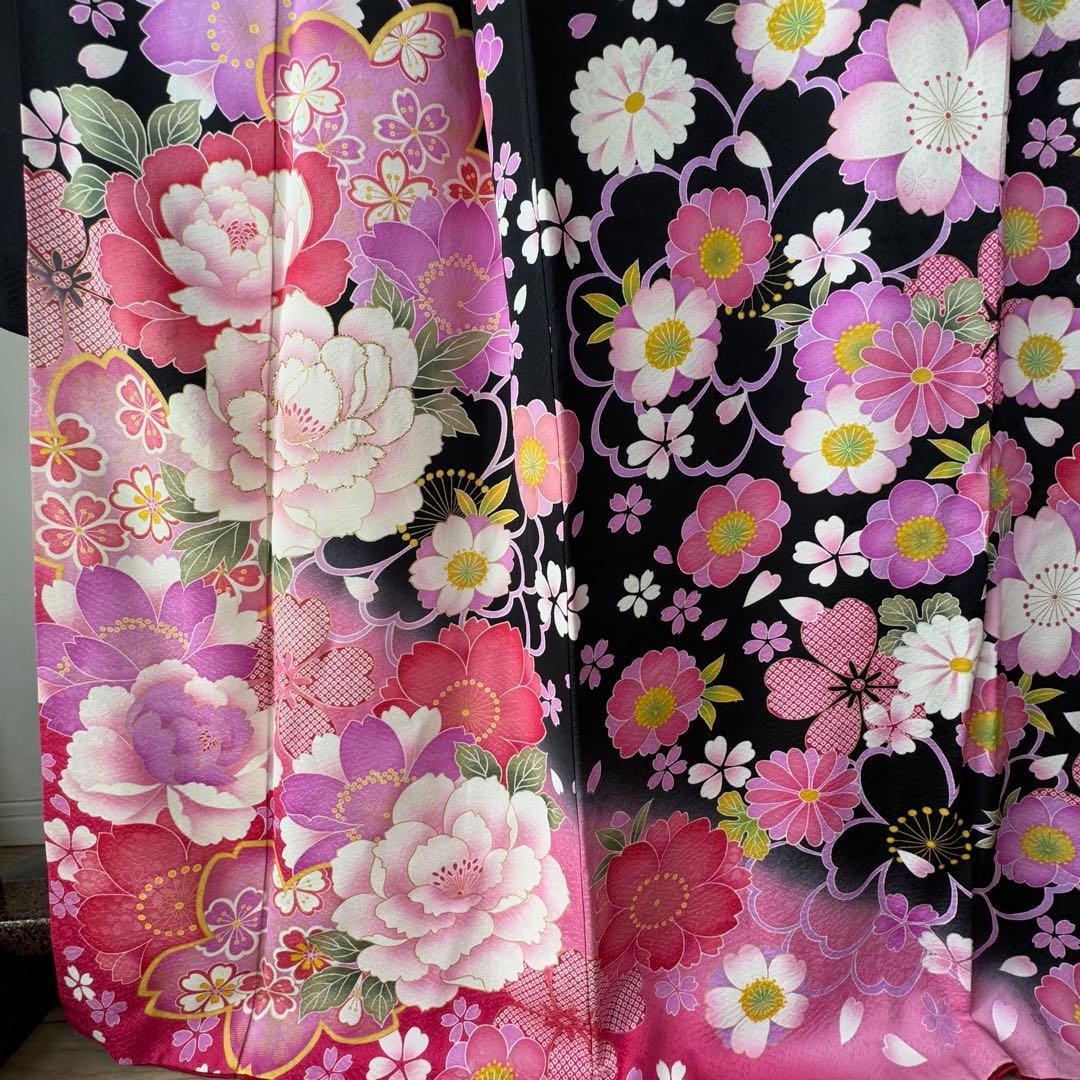 超美品　正絹　現代振袖　成人式　着物　正絹　172 黒　ピンク　刺繍　美しい花柄