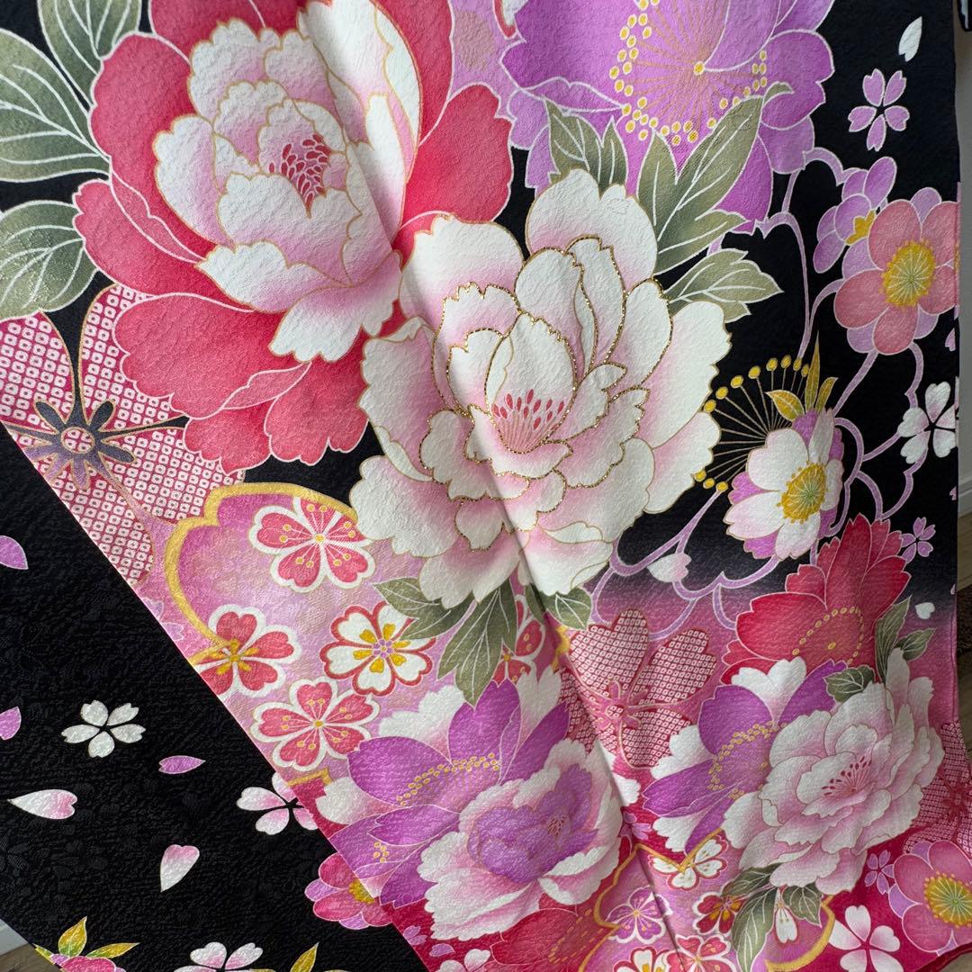 超美品　正絹　現代振袖　成人式　着物　正絹　172 黒　ピンク　刺繍　美しい花柄