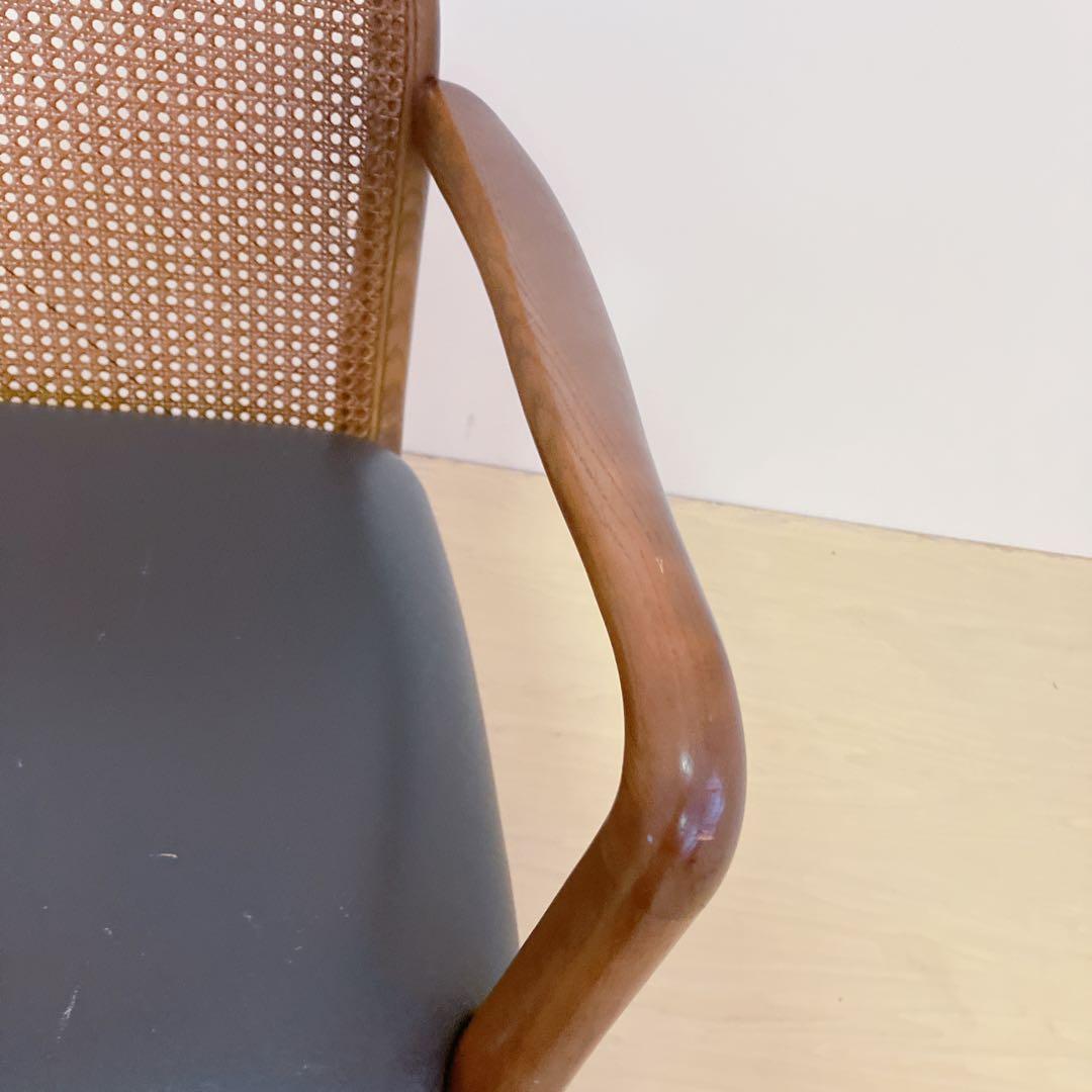 飛騨産業　キツツキマーク　ラタン　アームチェア　ダイニングチェア　座面レザー