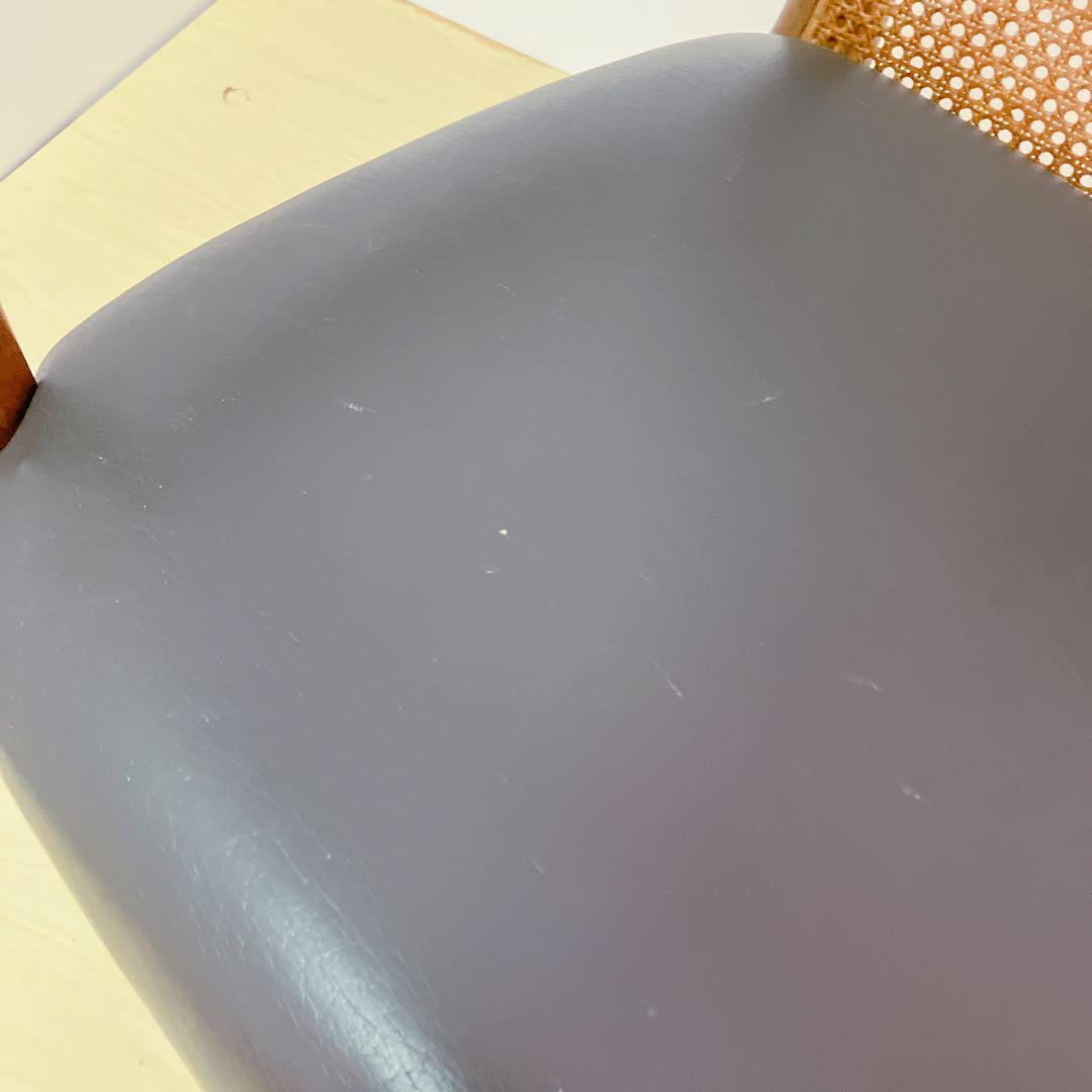 飛騨産業　キツツキマーク　ラタン　アームチェア　ダイニングチェア　座面レザー