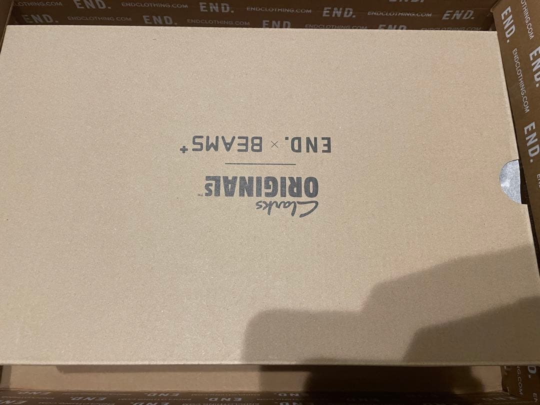 クラークスオリジナルズ　ワラビー　ビームス　エンド　スキークラブ　トリプルコラボ