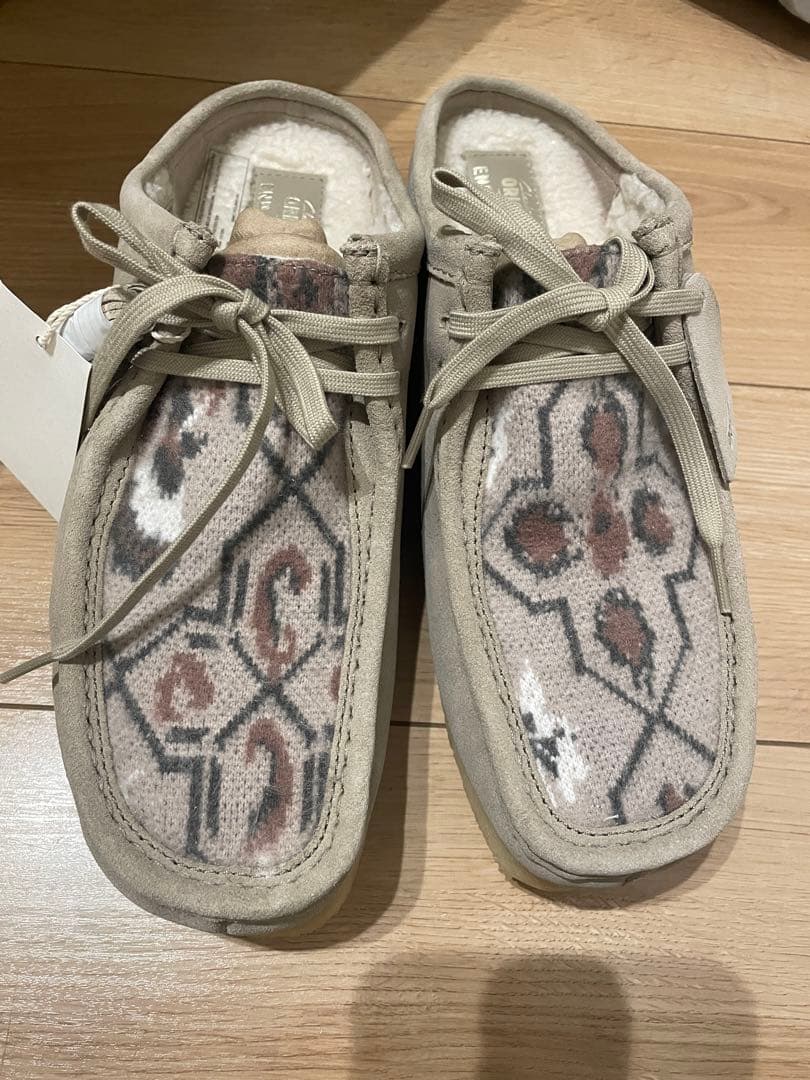 クラークスオリジナルズ　ワラビー　ビームス　エンド　スキークラブ　トリプルコラボ