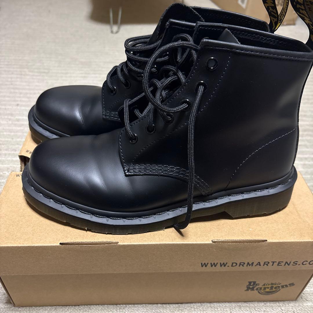 【美品】Dr. Martens ブラック レースアップブーツ