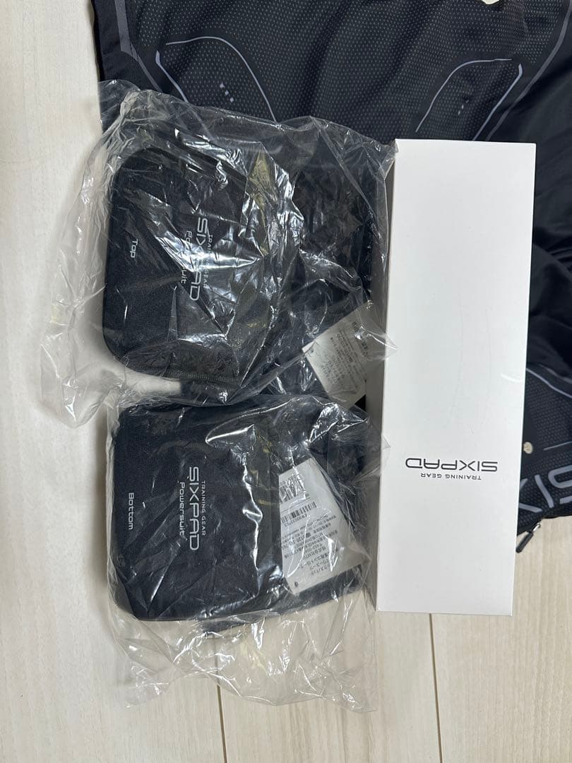 SIXPAD ボディースーツ上Lサイズ　下LLサイズ