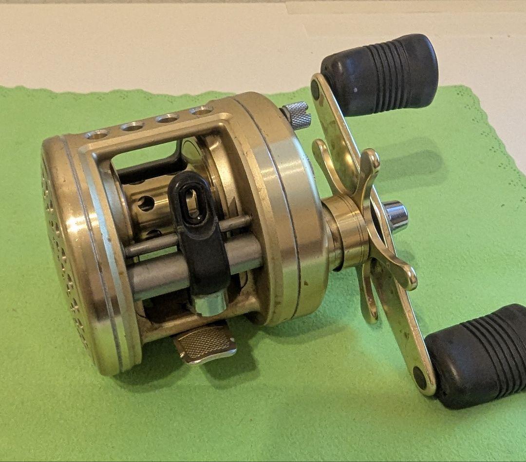 SHIMANO シマノ カルカッタ 201XT 左ハンドル ベイトリール