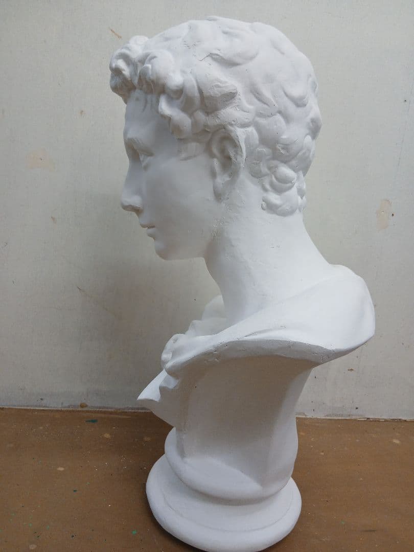 ジョルジョ首像。(高さ60cm)