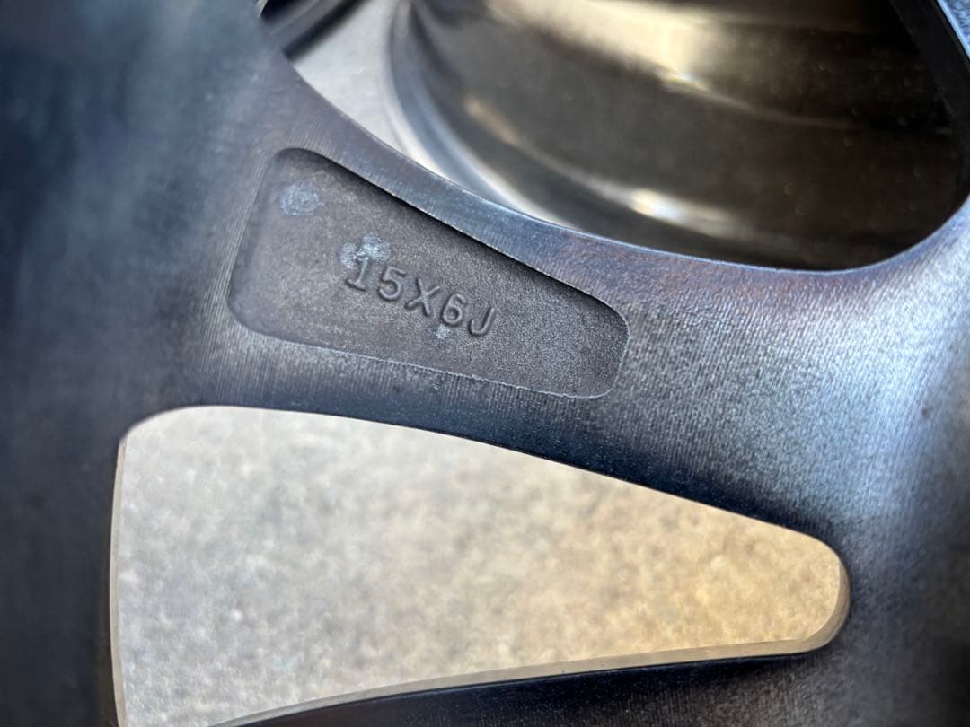 15インチ ブラック/シルバー ホイール 4本セット　6J 114.3