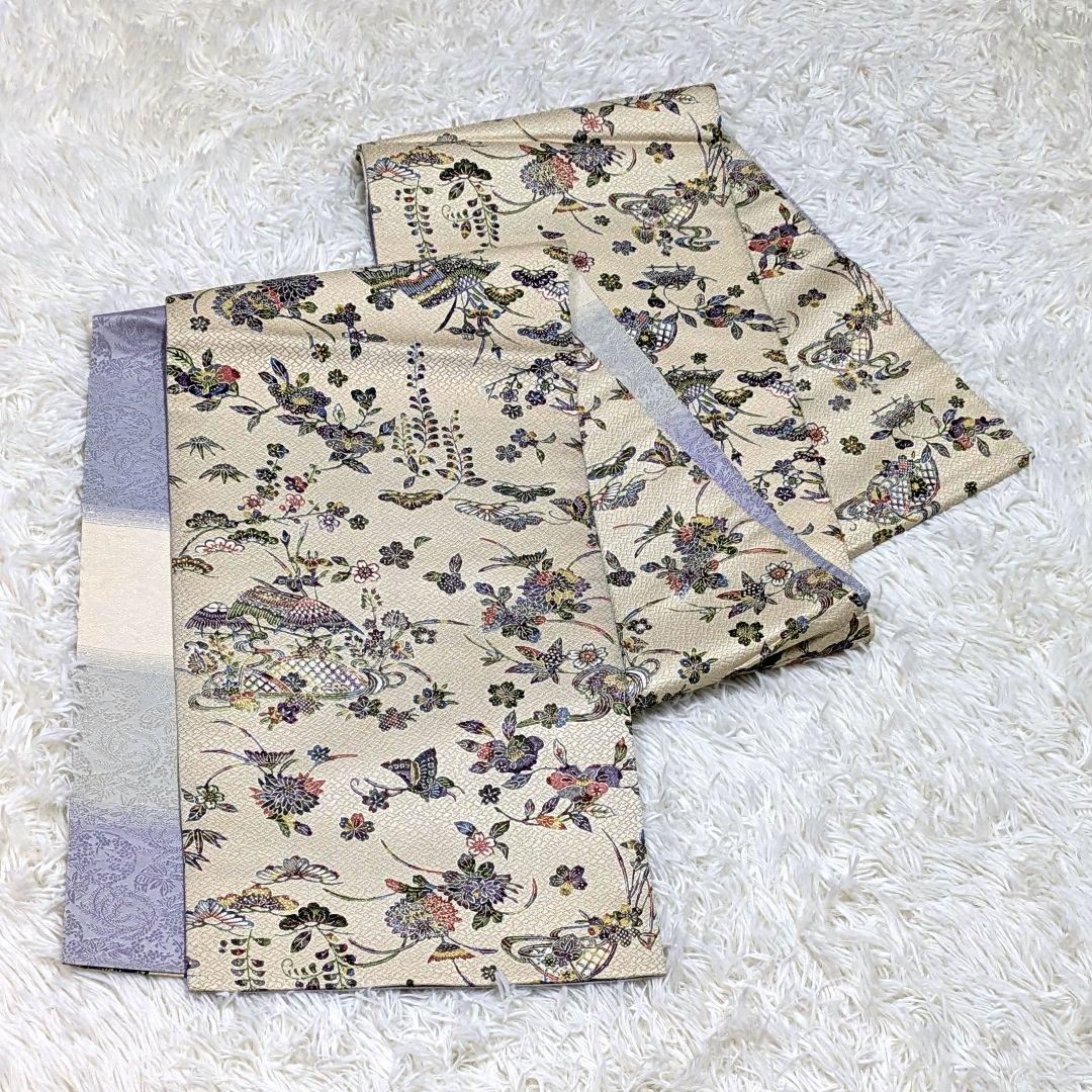 【全通柄】正絹袋帯　白地に蝶・花文様の紅型調　両面使用可　淡紫〜生成りのぼかし調