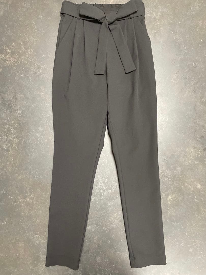 fete madison パンツ　美脚　マディソン　テーパードパンツ　ブラック