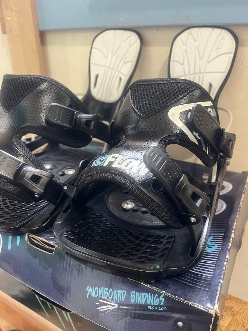 軽量！ワンタッチバイン！FLOW HAYLO 23-26cm Mサイズ