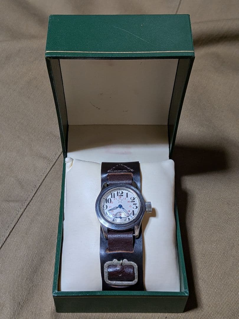 日本軍　陸軍　将校　腕時計　防塵　防湿　二重ガラス　レプリカ　電池式　　可動