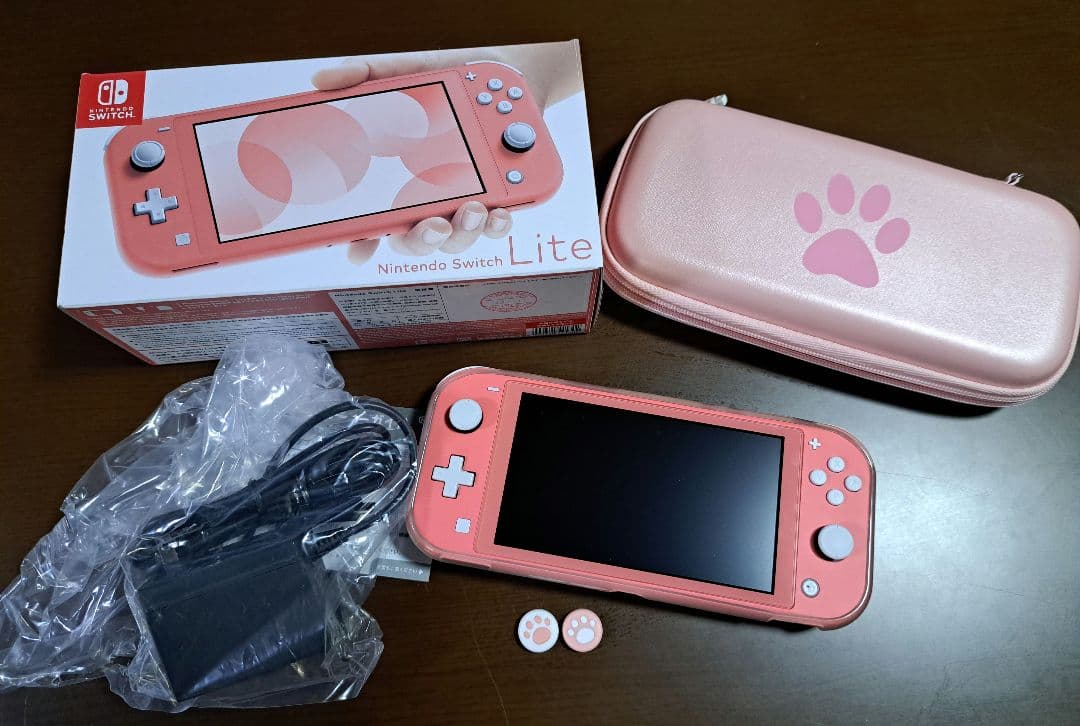 ぴっぴー【極美品】Nintendo Switch Lite