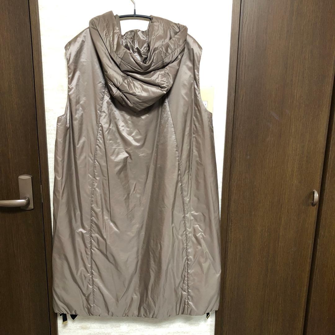 8/10限定値下げMaxMara The Cube ベージュダウンベスト　42