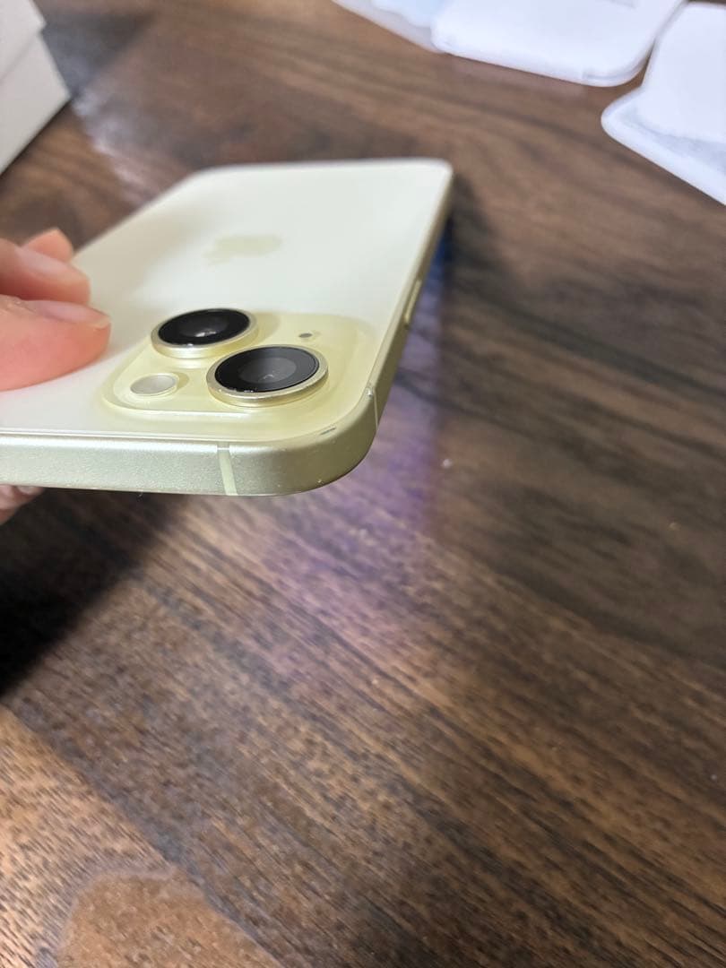 iPhone 15 128GB イエロー 本体　ガラス割れあり