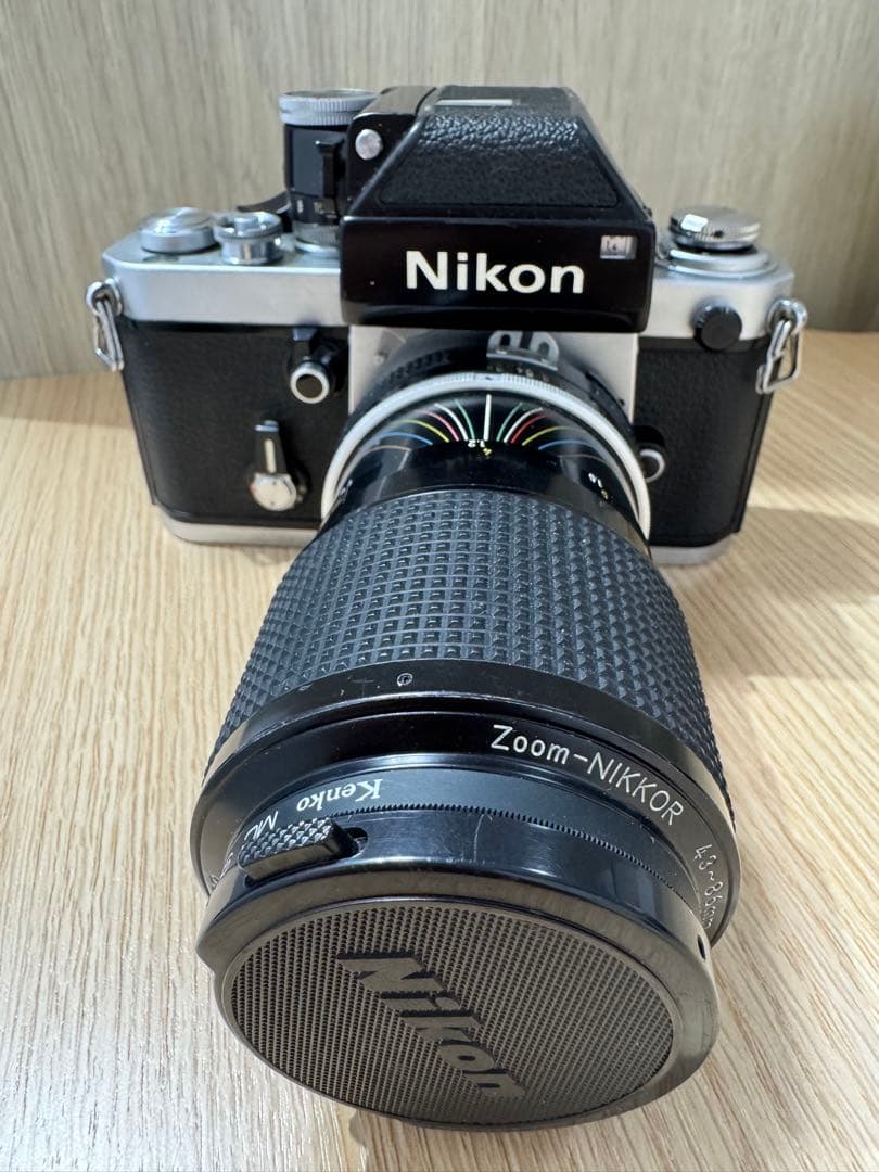 Nikon Zoom-Nikkorレンズ付き