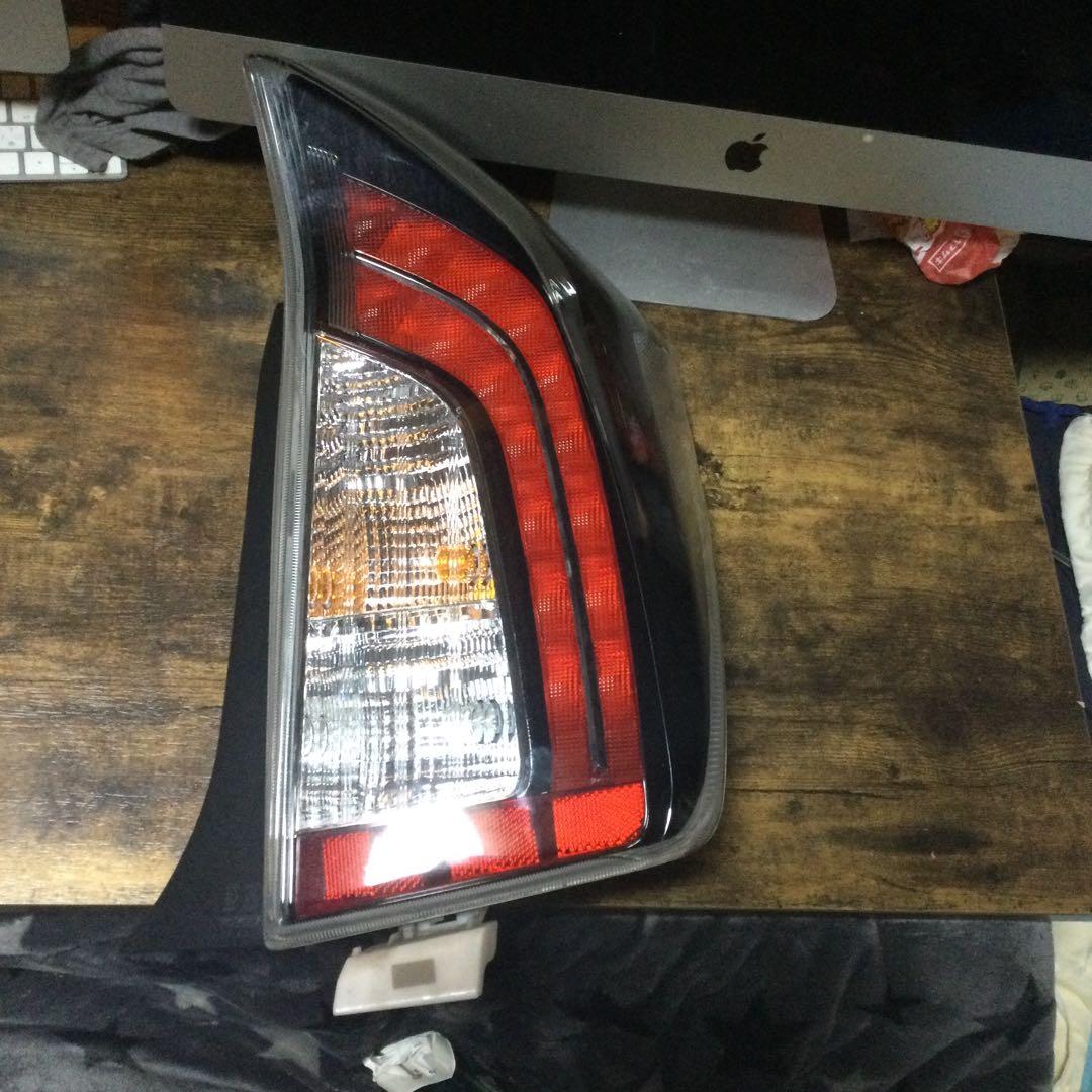 ひろ　トヨタ30プリウス G's 30系 純正テールランプ左右　美品
