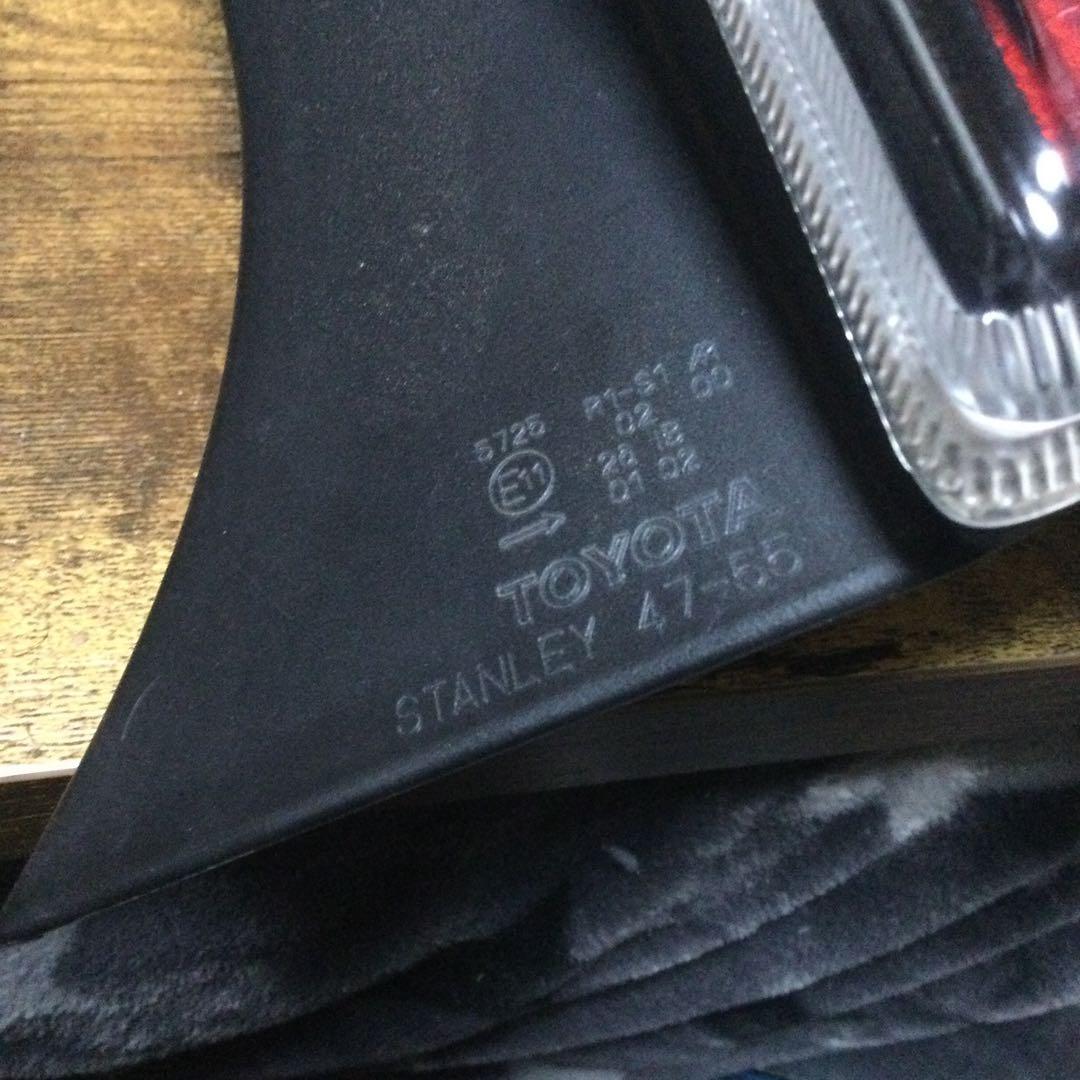 ひろ　トヨタ30プリウス G's 30系 純正テールランプ左右　美品