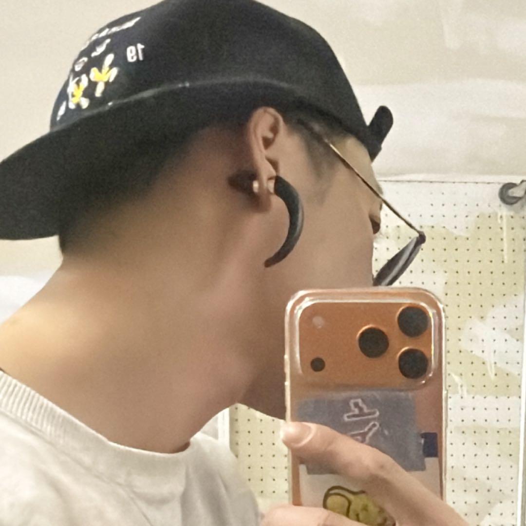 GIVENCHYジバンシィ バイ リカルド ティッシ　マグネットイヤリング