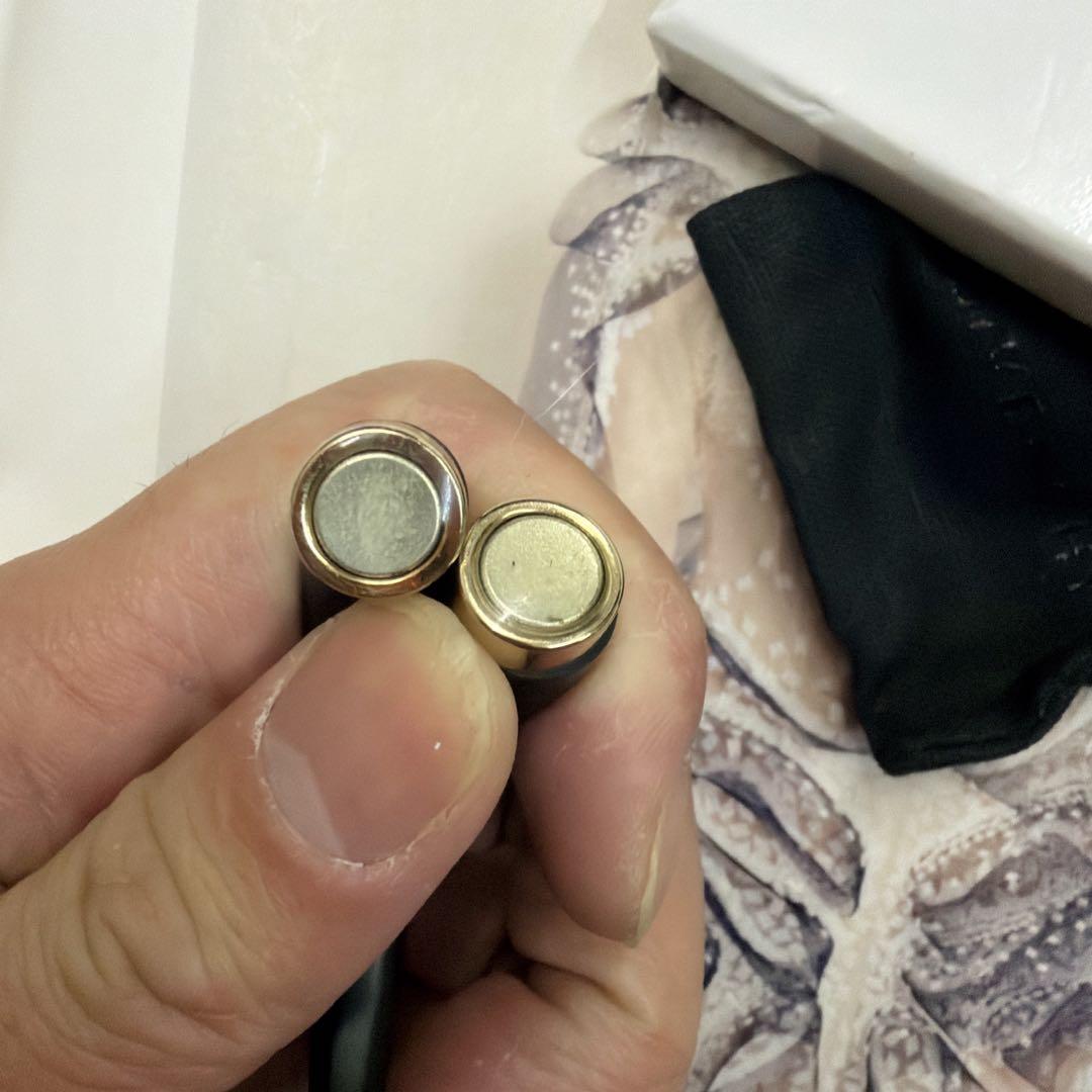 GIVENCHYジバンシィ バイ リカルド ティッシ　マグネットイヤリング