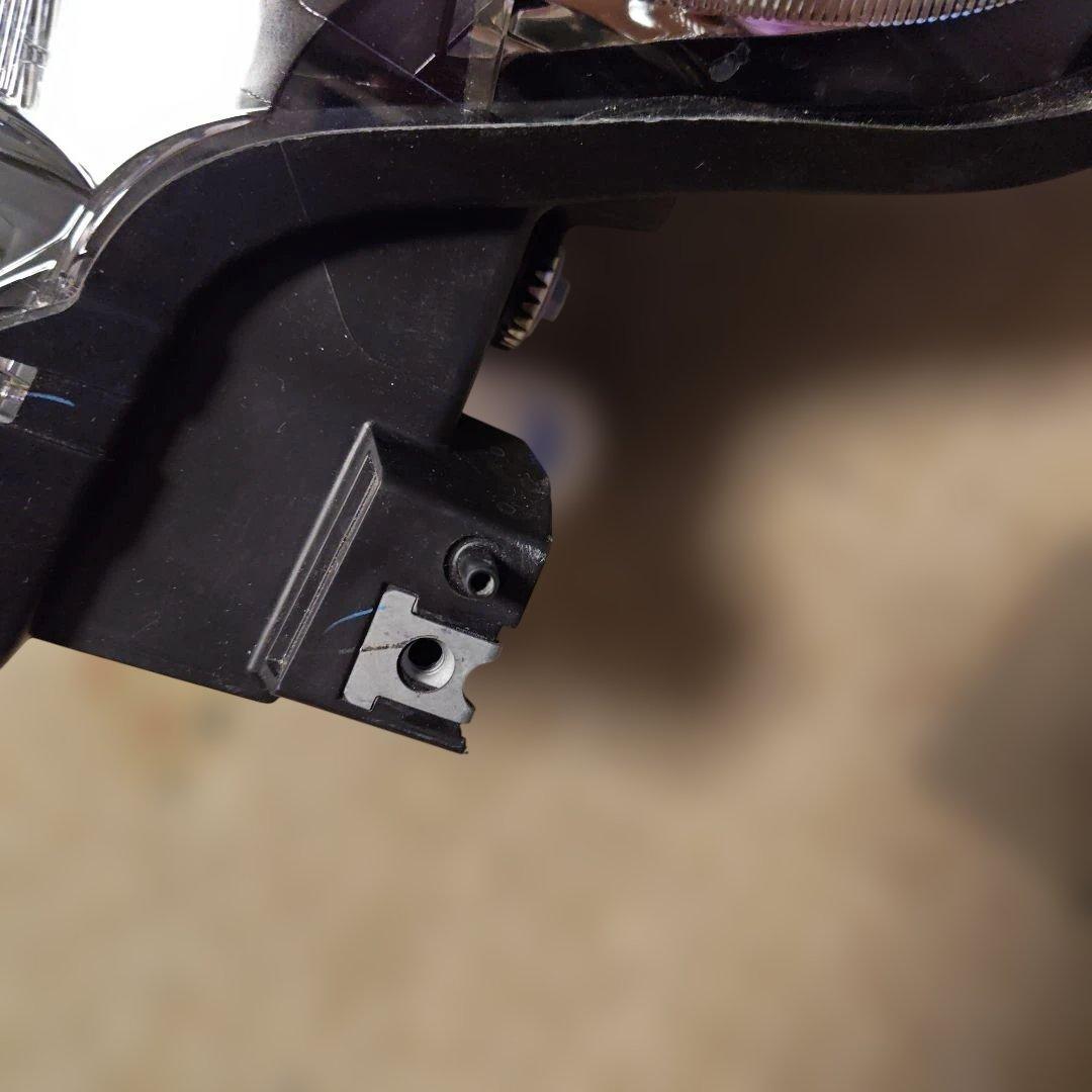 日産ルークス　ヘットライト•左