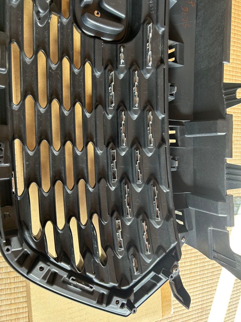 ヴェゼル RV フロントグリル　アーバンスタイル