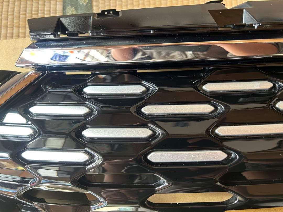 ヴェゼル RV フロントグリル　アーバンスタイル