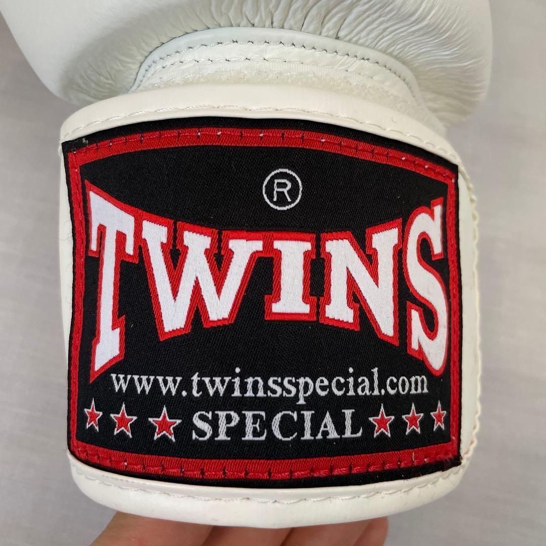 TWINS SPECIAL ボクシンググローブ ホワイト　8OZ バンテージ付き