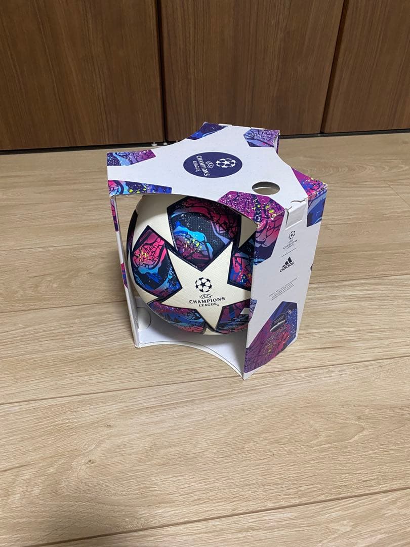 サッカーボール　チャンピオンズリーグ　公式球 5号球　フィナーレ