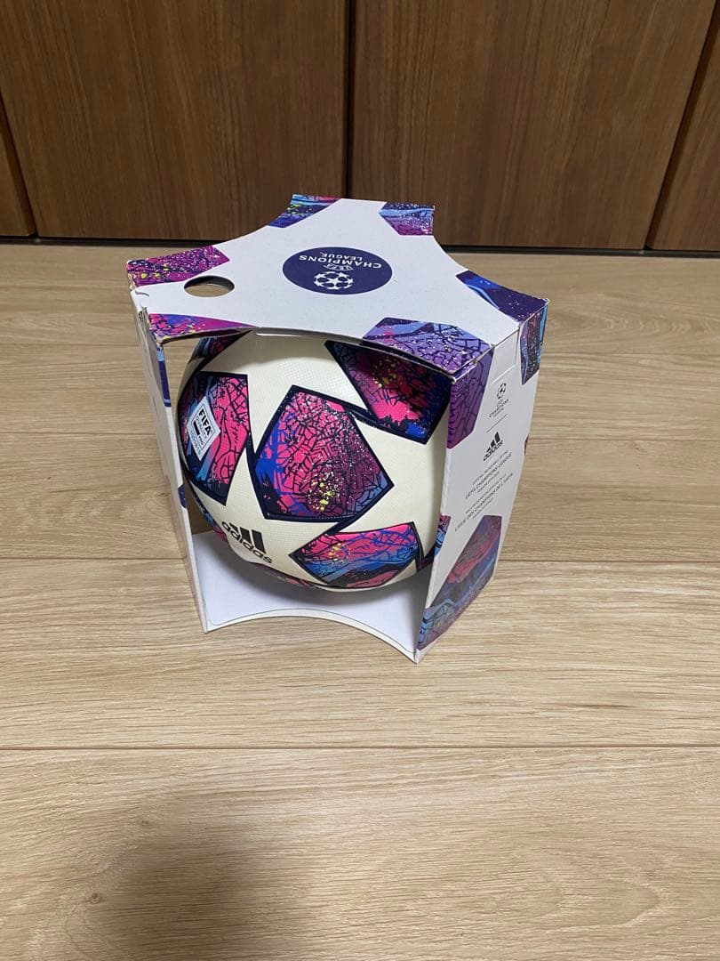 サッカーボール　チャンピオンズリーグ　公式球 5号球　フィナーレ