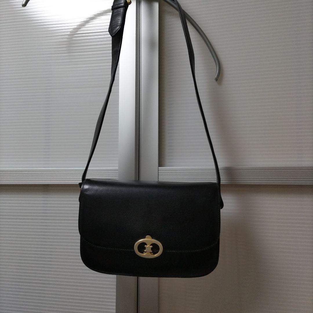 セリーヌ、ブラックレザーショルダーバッグ