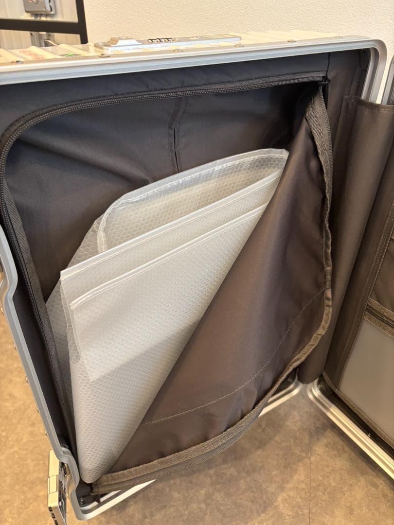 リベティ多機能キャリーケース【エナメルホワイトSサイズ】